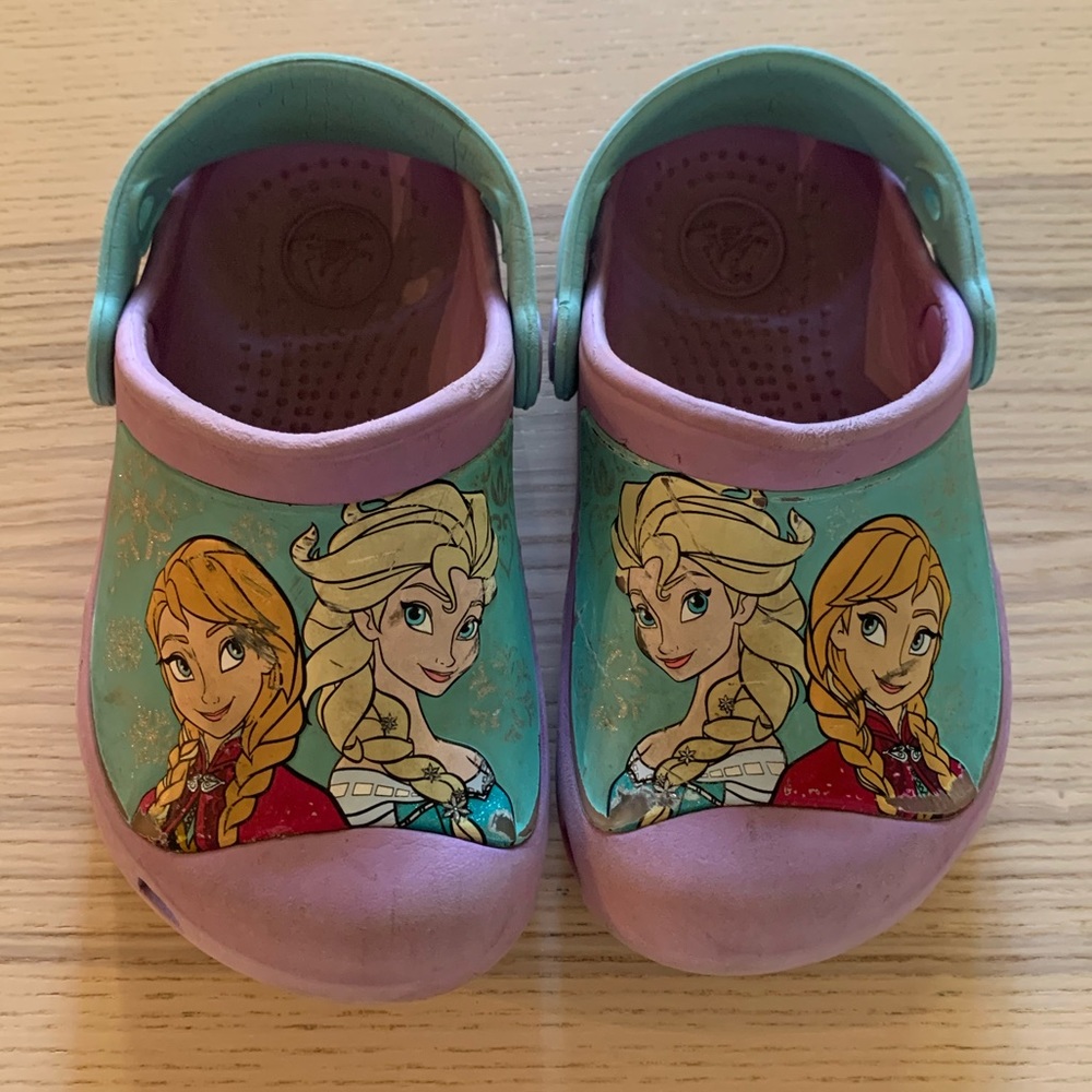 Size C8-9 Frozen Crocs